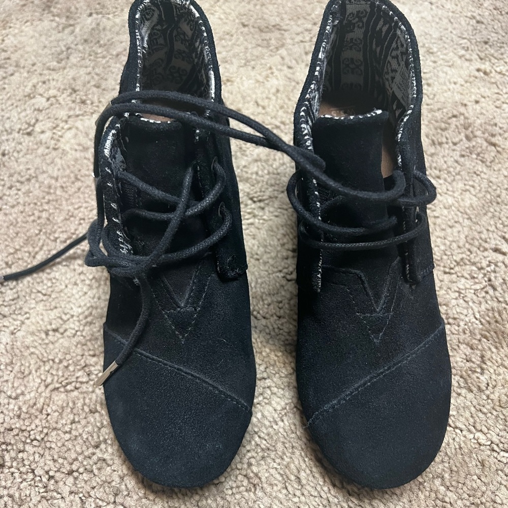 Toms black wedges size 5.5W